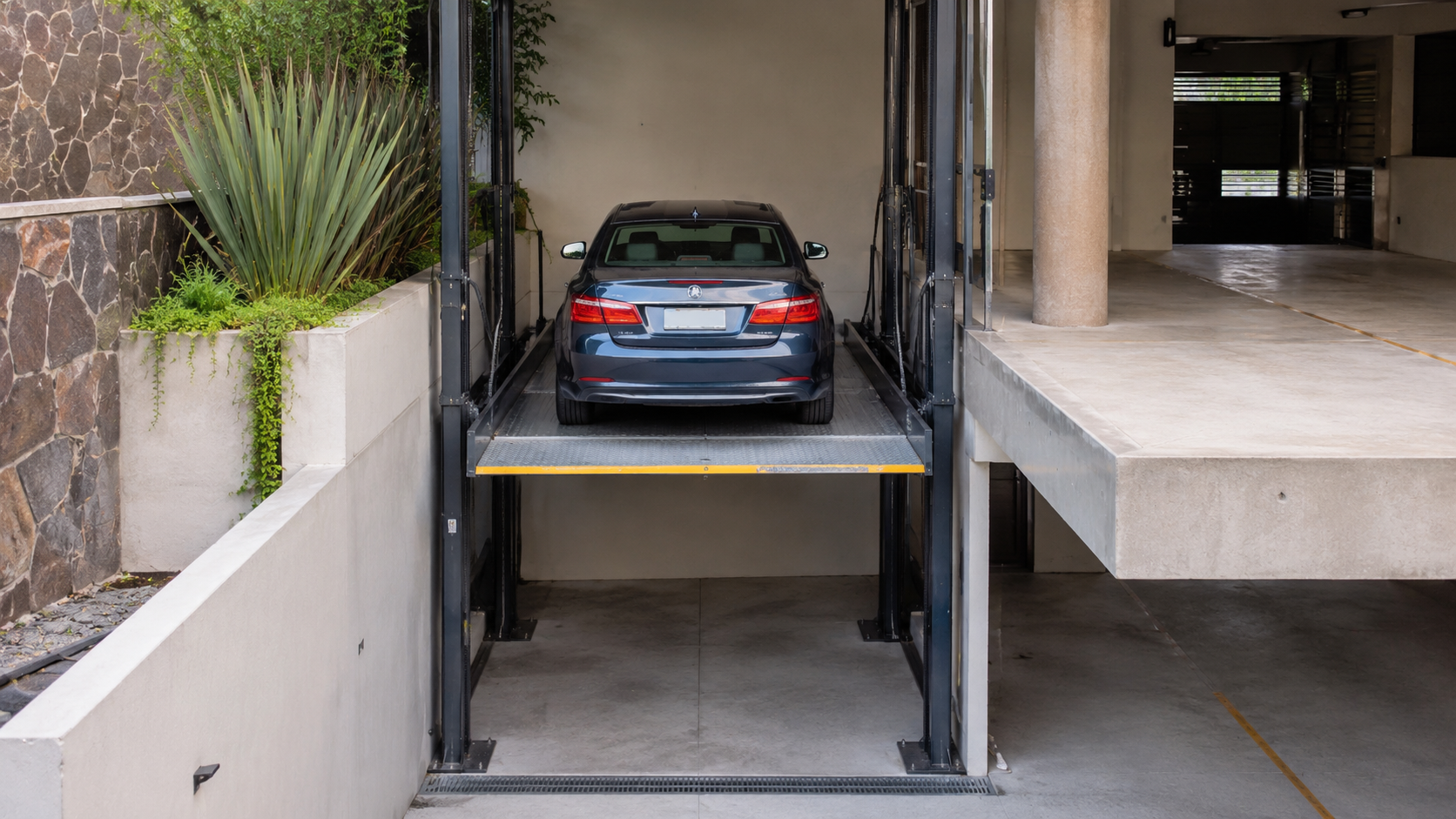 Lee más sobre el artículo Cuál es el mejor elevador para autos en desniveles en México